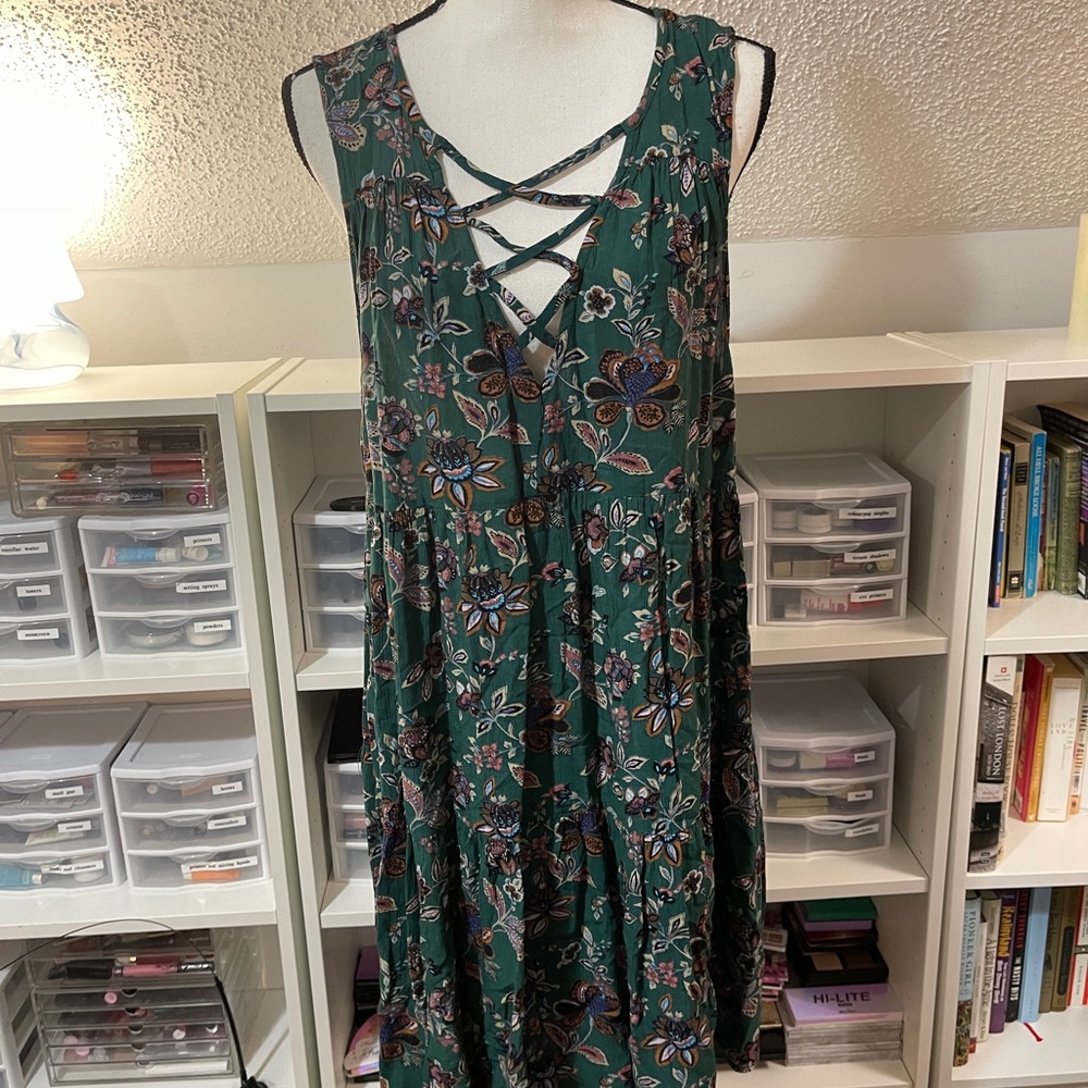 American Eagle Knee-Length Paisley Summer Dress - XL